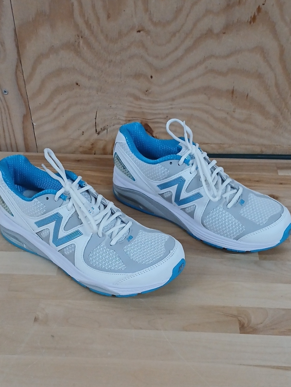 New Balance 1540V2 Women's White & Blue Running Shoes Size 8.5